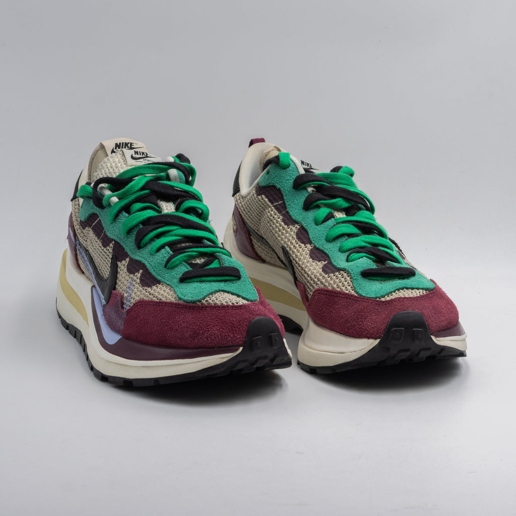 Nike Vaporwaffle sacai Villain Red Neptune Green
