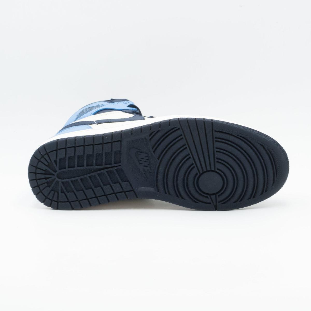Air Jordan 1 Retro High Obsidian UNC