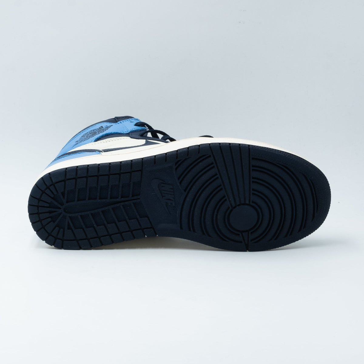 Air Jordan 1 Retro High Obsidian UNC
