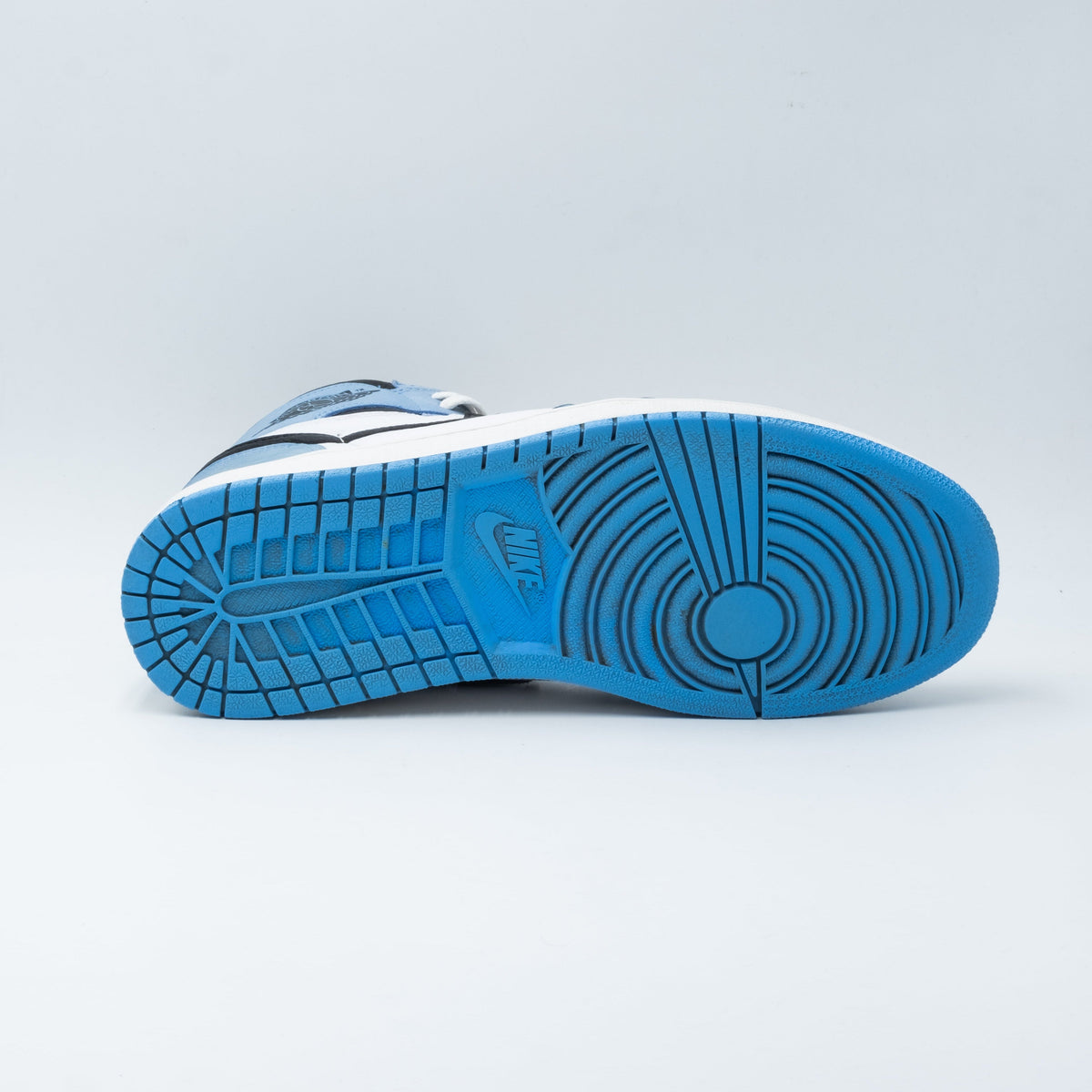 Air Jordan 1 Retro High Hyper Royal Smoke Grey