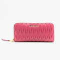 MIU MIU Grand portefeuille en cuir nappa matelassé Rose