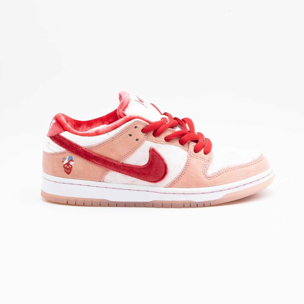 Nike Dunk SB Low StrangeLove Skateboards