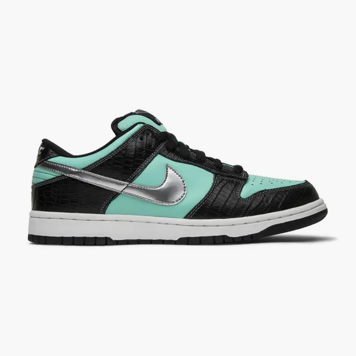 Nike Dunk SB Low Diamond Supply Co.