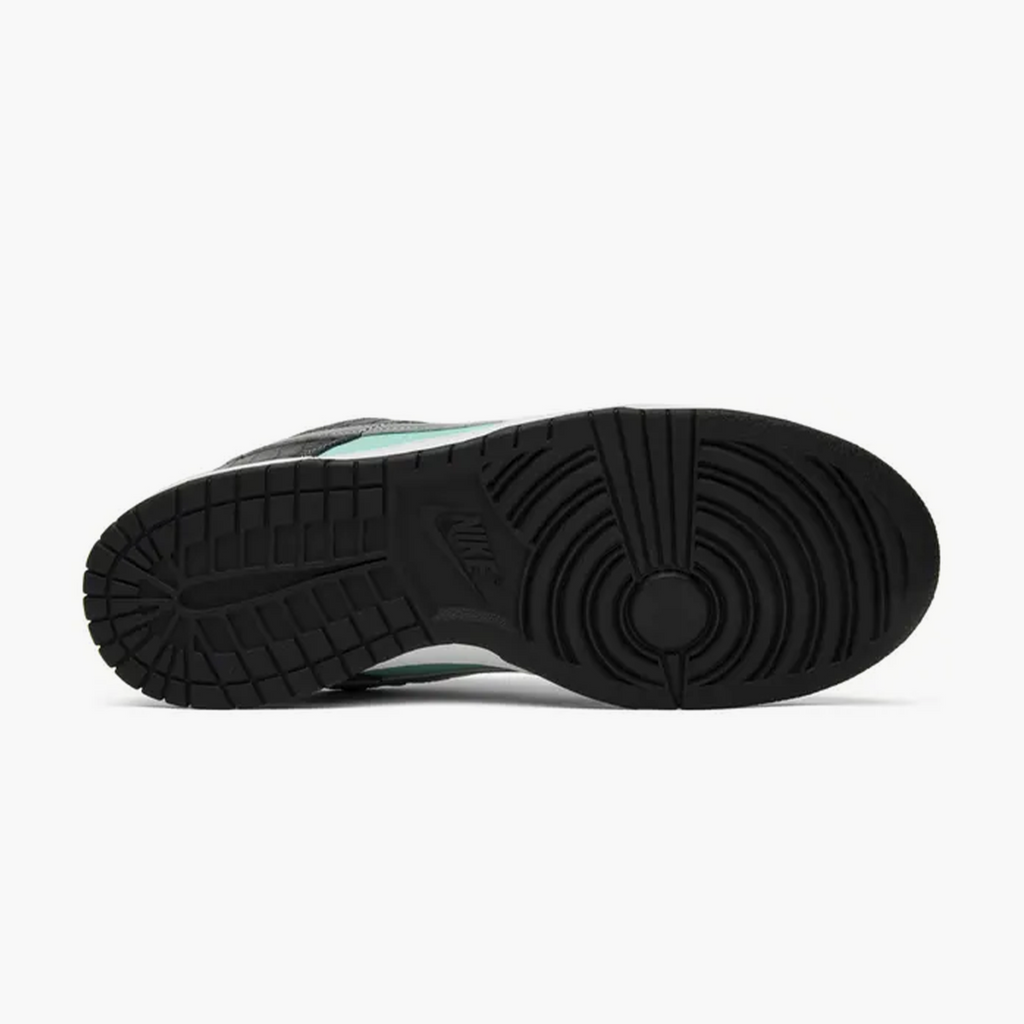 Nike Dunk SB Low Diamond Supply Co.