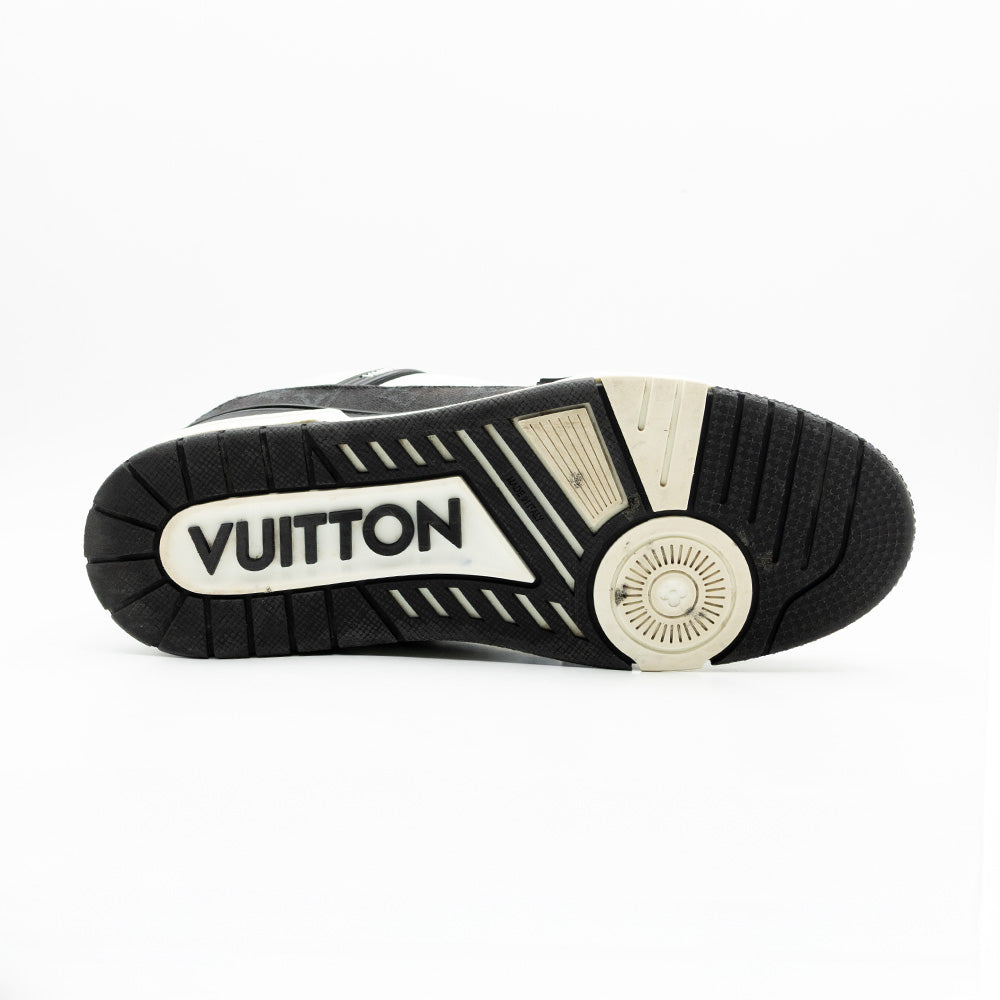 Louis Vuitton Trainer White Black White