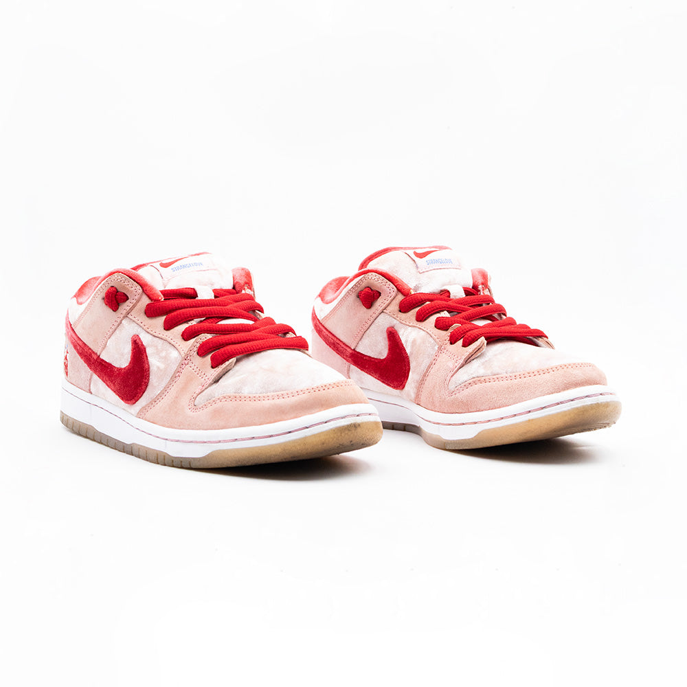 Nike Dunk SB Low StrangeLove Skateboards